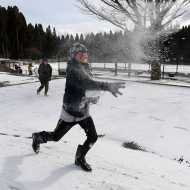 銀世界・阿蘇 雪合戦、神社は神秘的u2026【写真グラフ】｜熊本日日新聞社