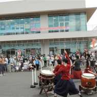 リニューアル１周年感謝祭 創業１０９年 熊本県植木町のショッピングセンター きくかわ 熊本日日新聞社