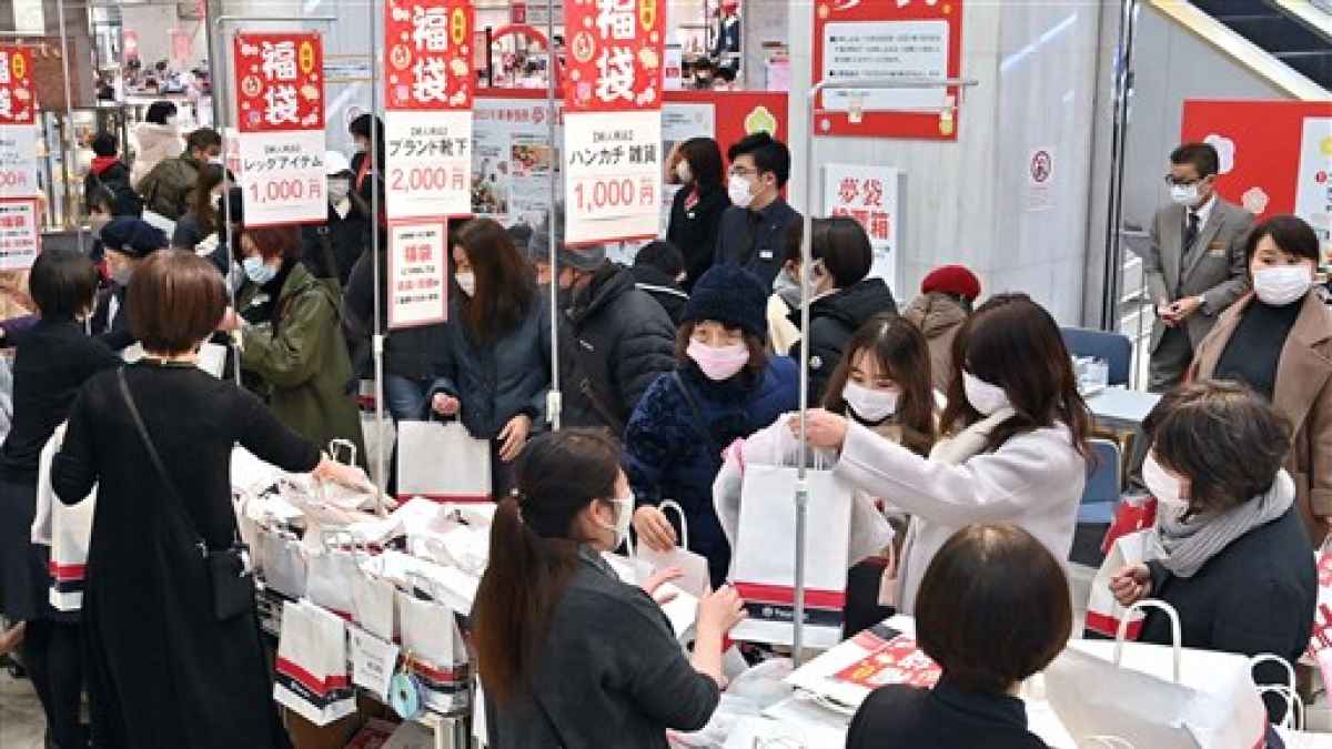 3密避けて初売り 熊本市内の商業施設、予約販売も｜熊本日日新聞社