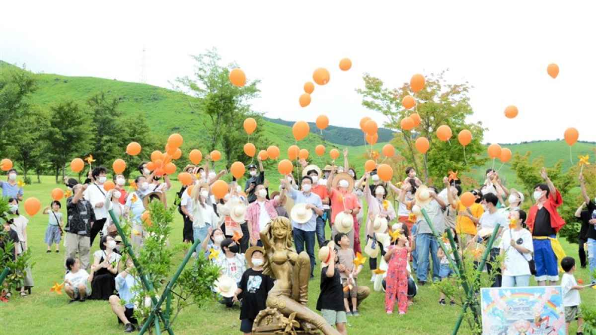 ワンピース 航海士 ナミ の誕生日 風船でお祝い 西原村の 萌の里 熊本日日新聞社