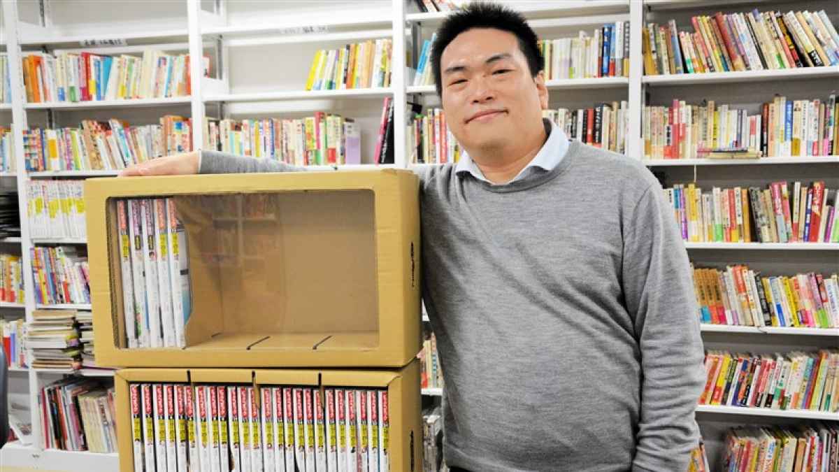 中とじ漫画の収納に威力 段ボール棚考案、実用新案に登録 熊本大 