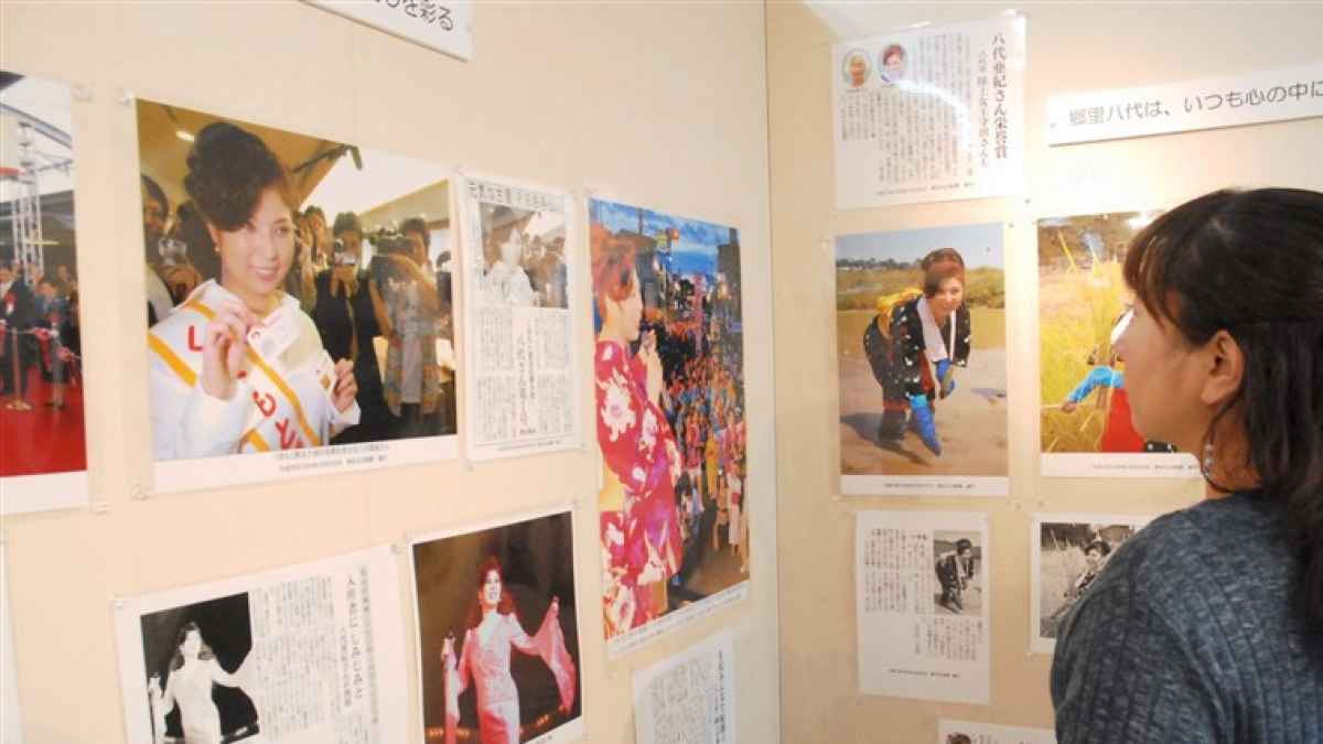 演歌の女王」八代亜紀さんの歩み振り返る 熊本市の新聞博物館で追悼展 3月2日まで｜熊本日日新聞社