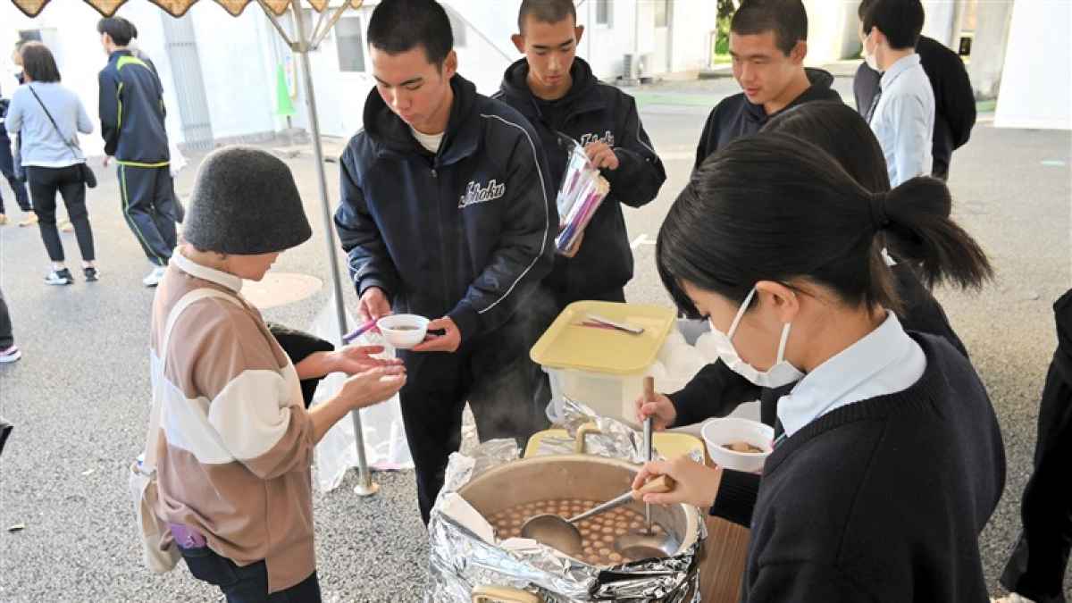 地域住民と歩いて健康に 城北高生が初企画 山鹿市