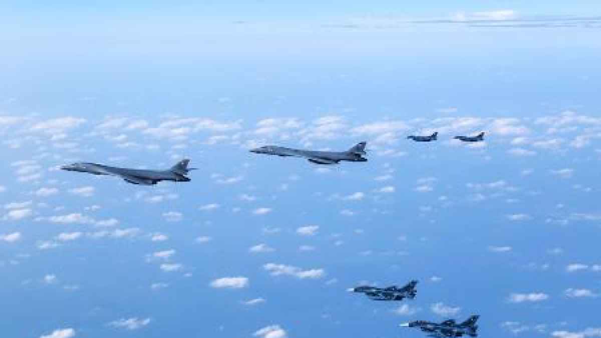 日米戦闘機訓練、爆撃機も加わる 対北朝鮮、即応態勢アピール（共同